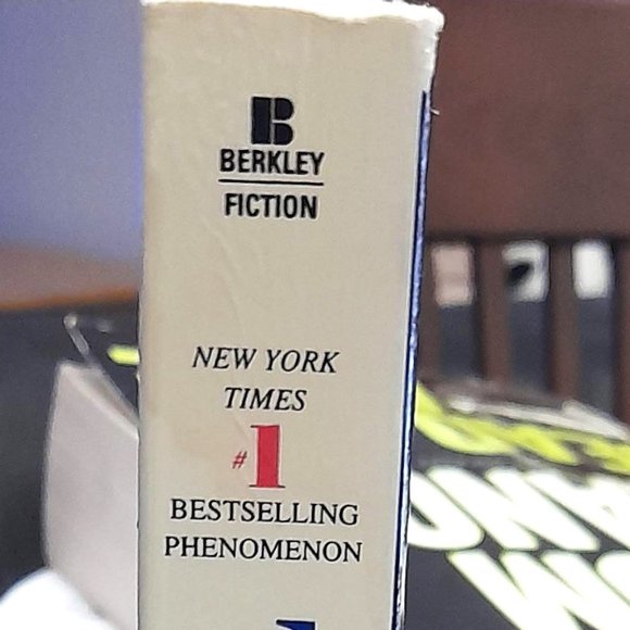 Set of 2 large paperback Tom Clancy Novels. - Picture 13 of 16